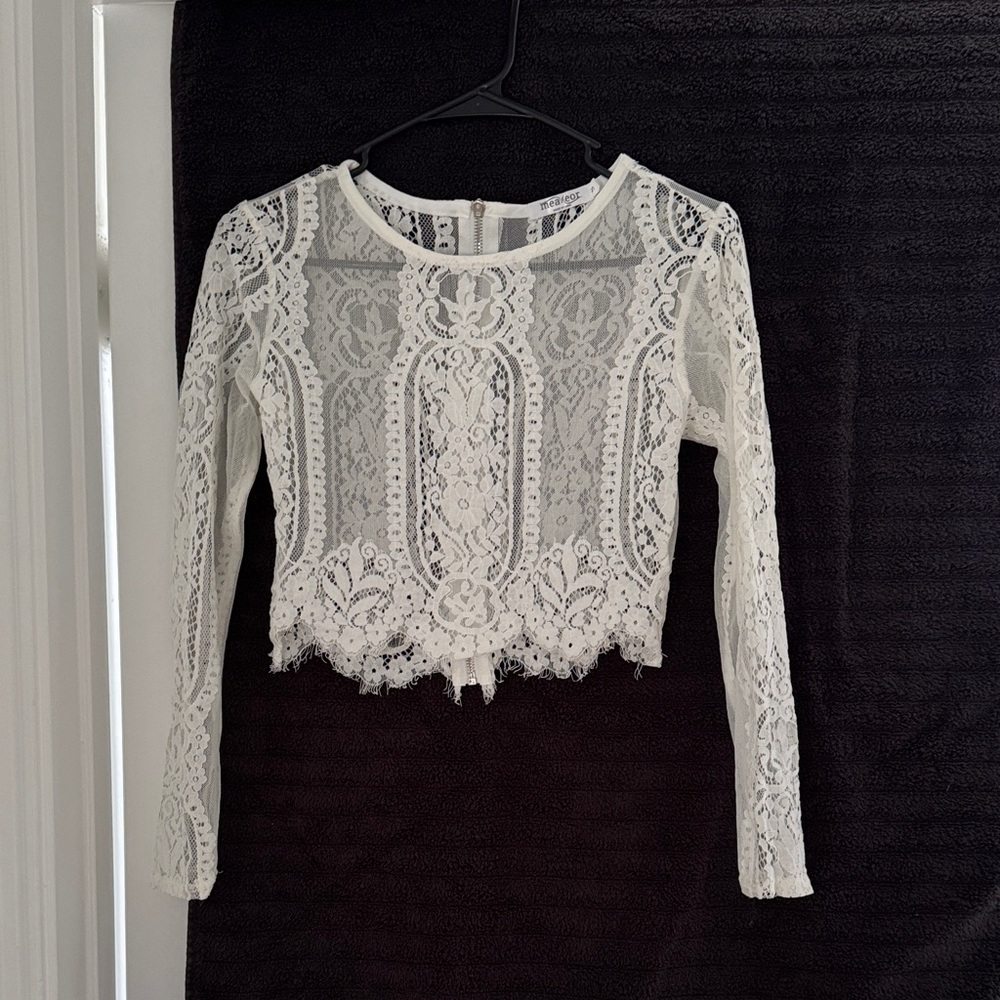 Chic White Lace Long Sleeve Blouse